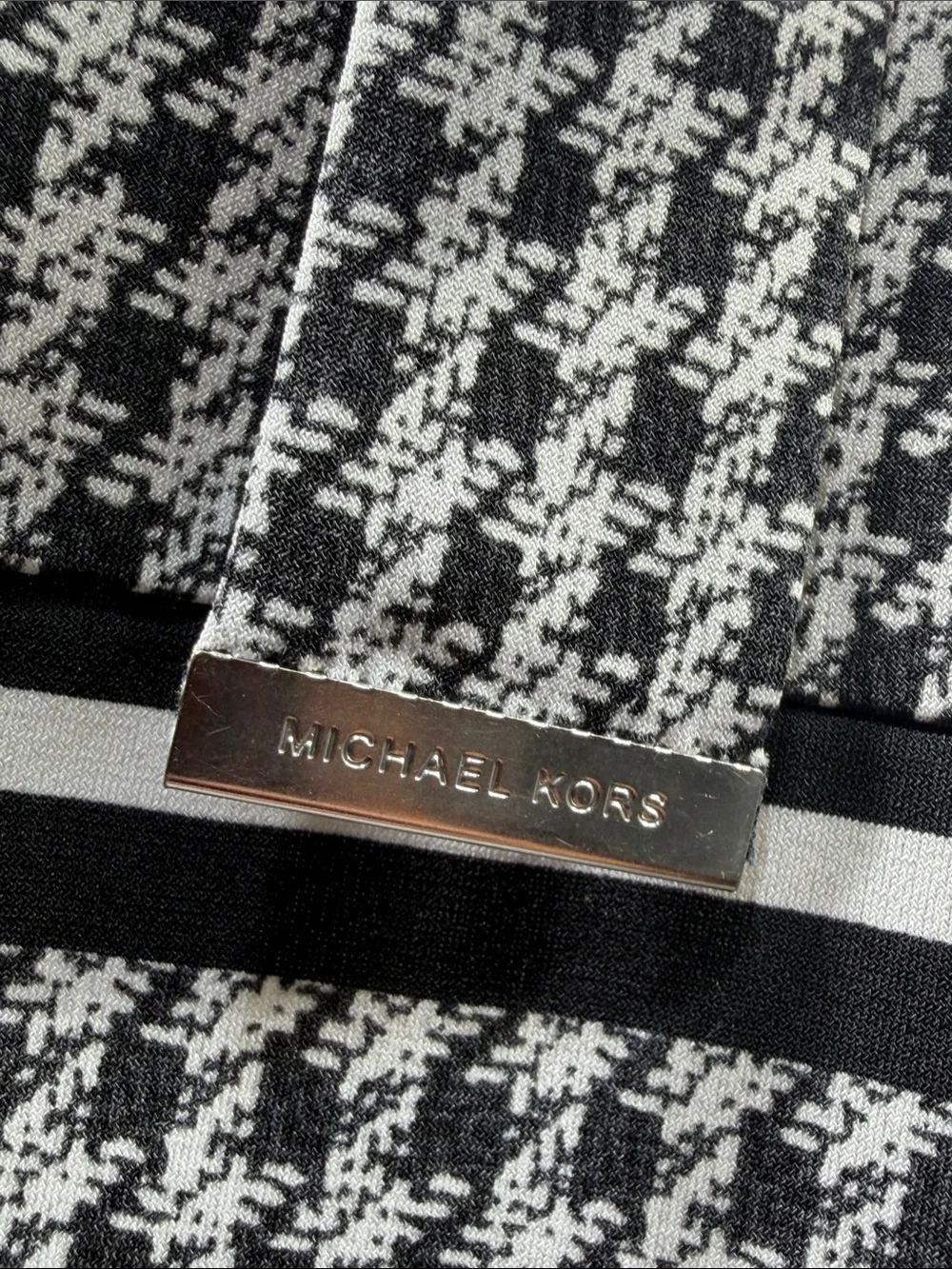 Michael Kors Black and White Houndstooth Long-Sleeve Keyhole Dress (r14)